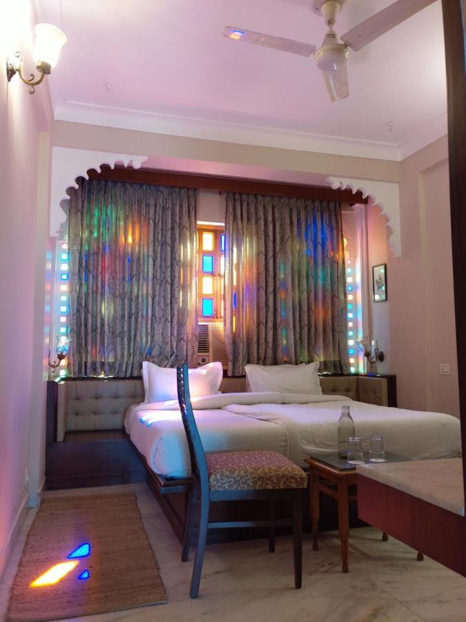 Hotel Raj Palace By Howard Udaipur Esterno foto