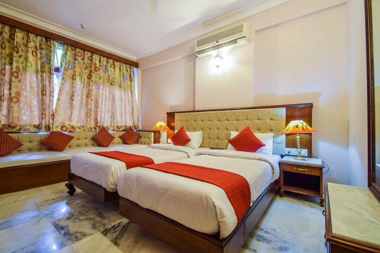 Hotel Raj Palace By Howard Udaipur Esterno foto